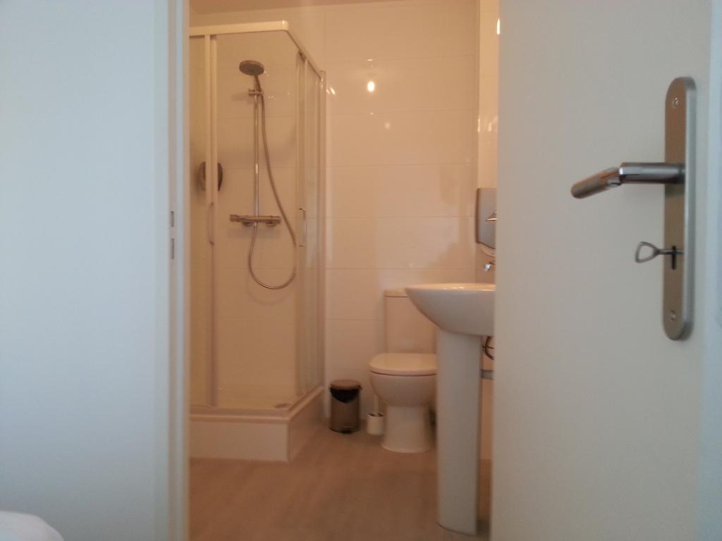Bull'It Hotel Saint-Genis-Laval Rom bilde